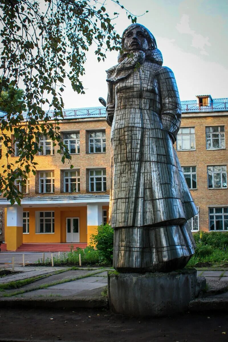 Ул домны каликовой. Памятник Домне Каликовой в Сыктывкаре. Памятник Каликовой Домне фёдоровне в Сыктывкаре.