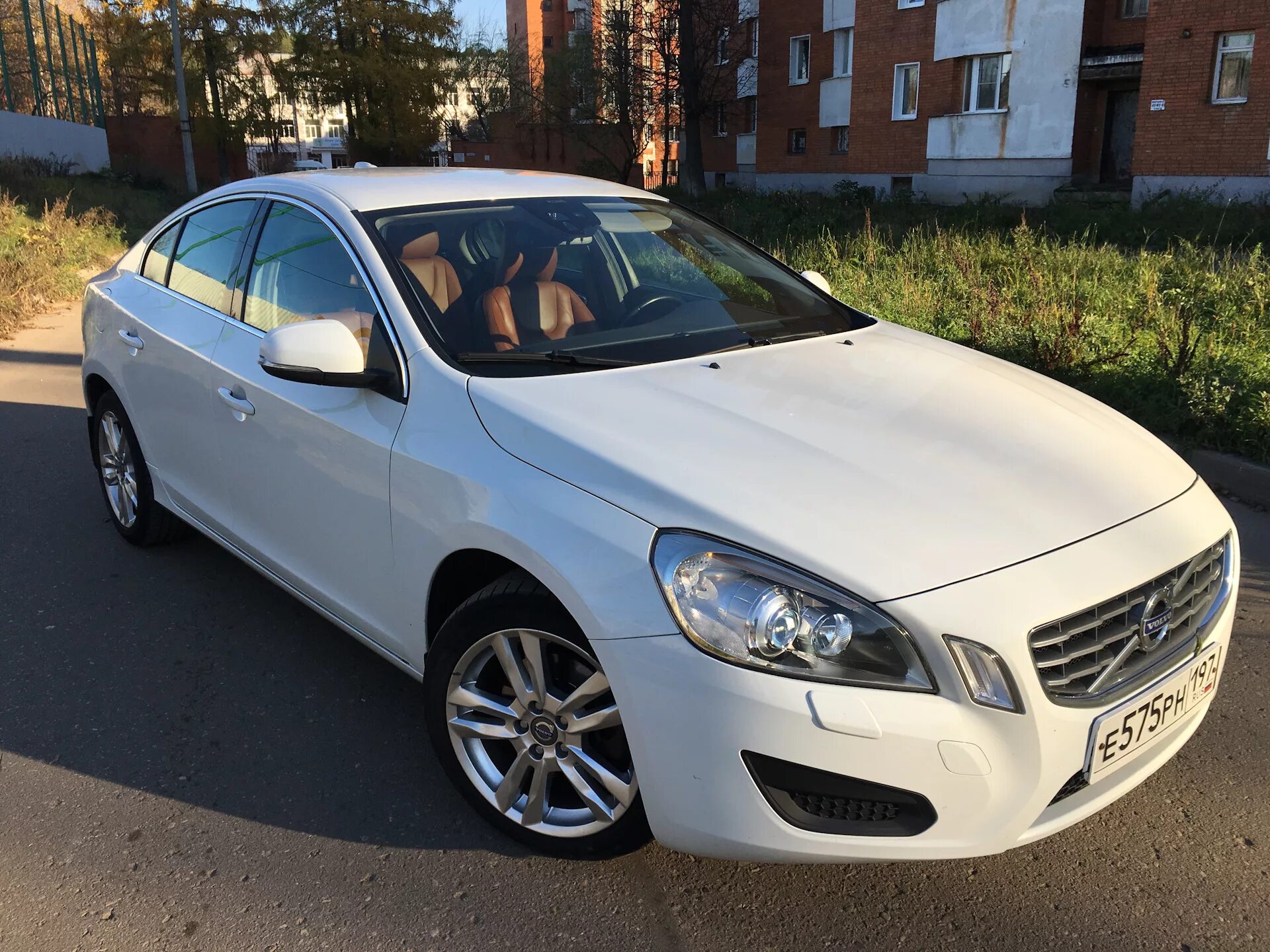 S 60 отзывы. Volvo s60 2011. Вольво s60 белая. Вольво s60 2011 белая. Вольво с60 2011.