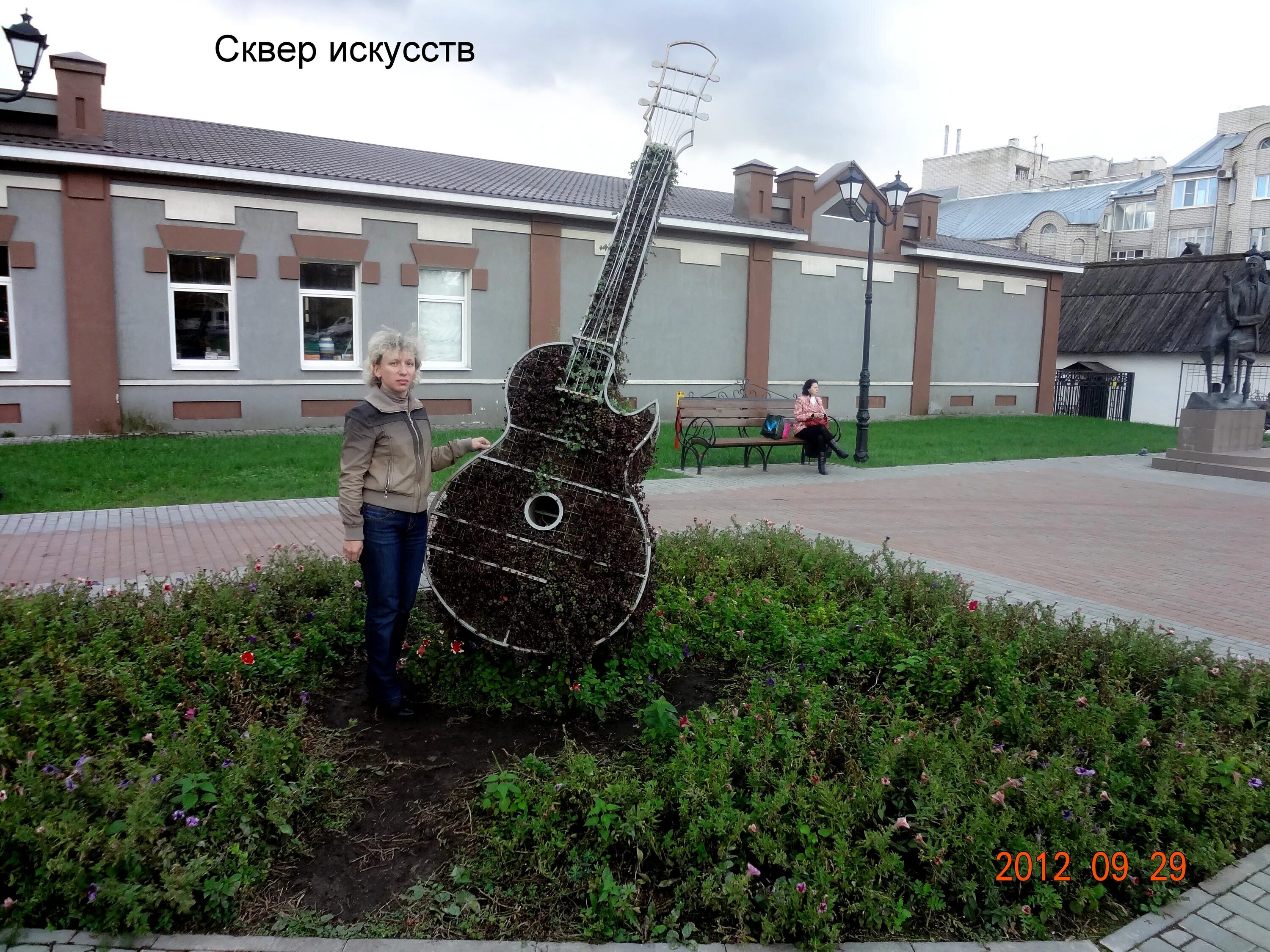 Арт сквер на набережной реки миасс челябинск. Смоленский сквер челябинск. Арт сквер на набережной челябинск. Новый арт сквер челябинска. Арт сквер челябинск.