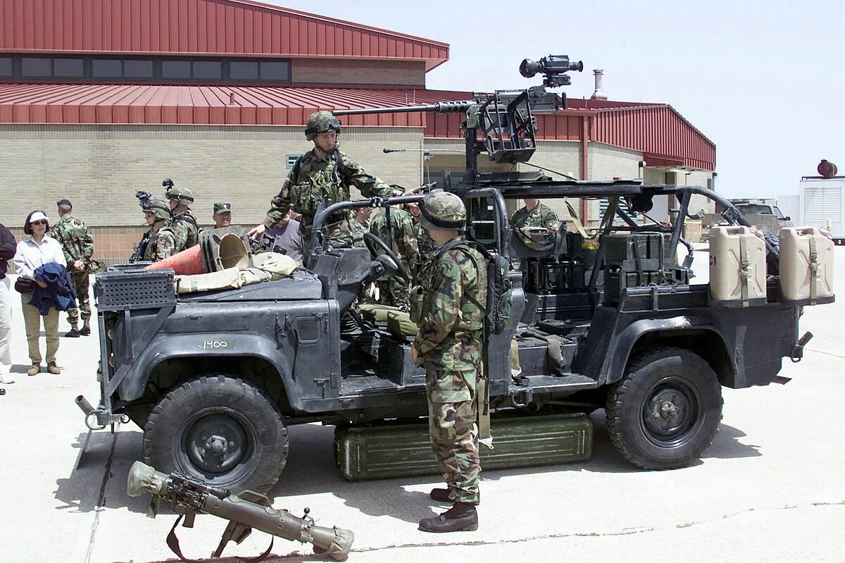 Special vehicles. Land Rover Army. Американский военный лендровер. United States Army Land Rover, Ranger Special Operations vehicle (RSOV). Land Rover Special Operations vehicle.