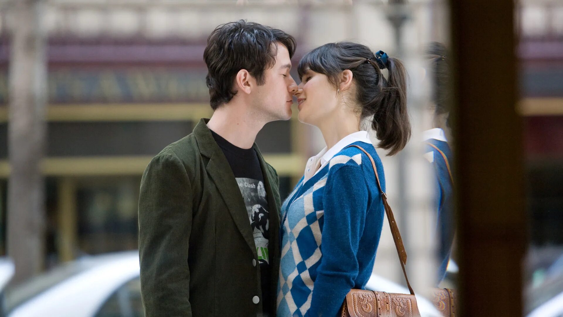 Парочки на улице. Джозеф гордон-левитт 500 дней лета. Поцелуй пары на улице. Целующиеся пары на улице. Street kiss.