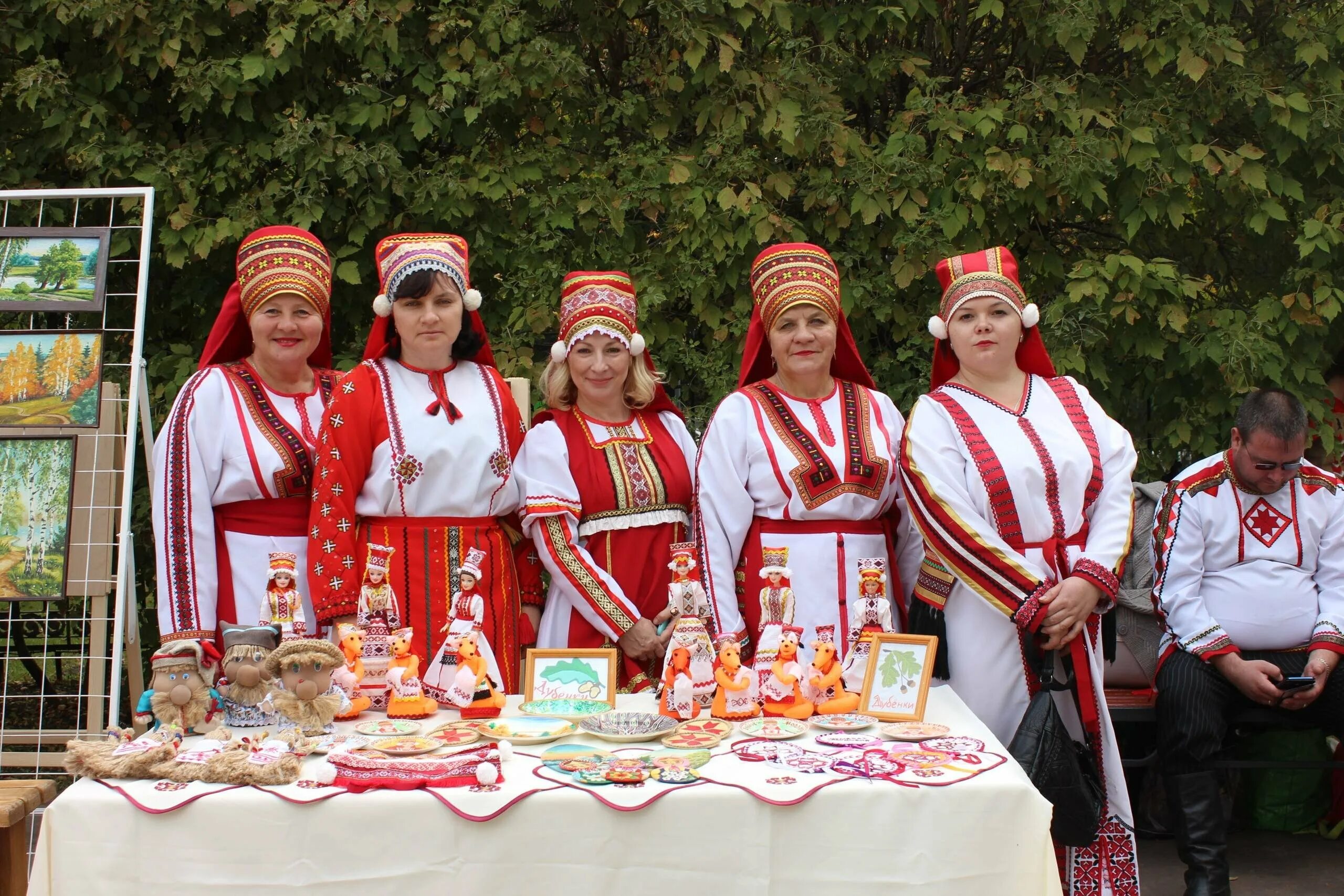 Национально культурные праздники. Мордовский национальный праздник Шумбрат. Национальный праздник мордвы Шумбрат. Праздник Шумбрат в Саранске. Мордовский народный праздник Шумбрат.