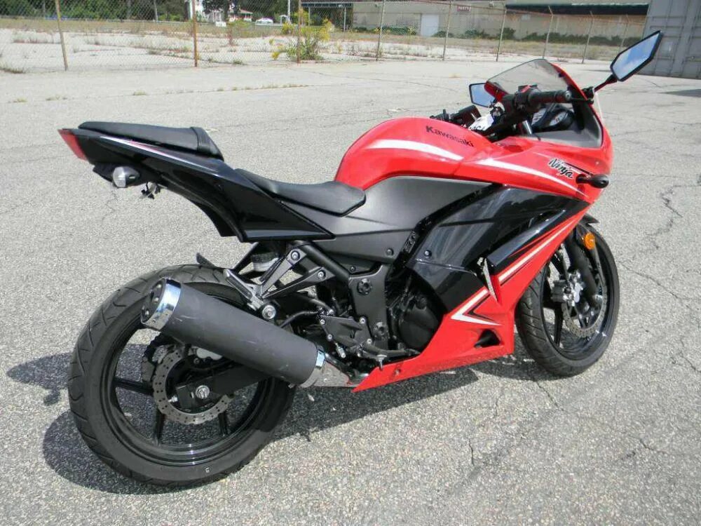 Kawasaki Ninja 250r. Белый Kawasaki Ninja 250r. Kawasaki Ninja 250r черный матовый. Кавасаки ниндзя 250 r черный.