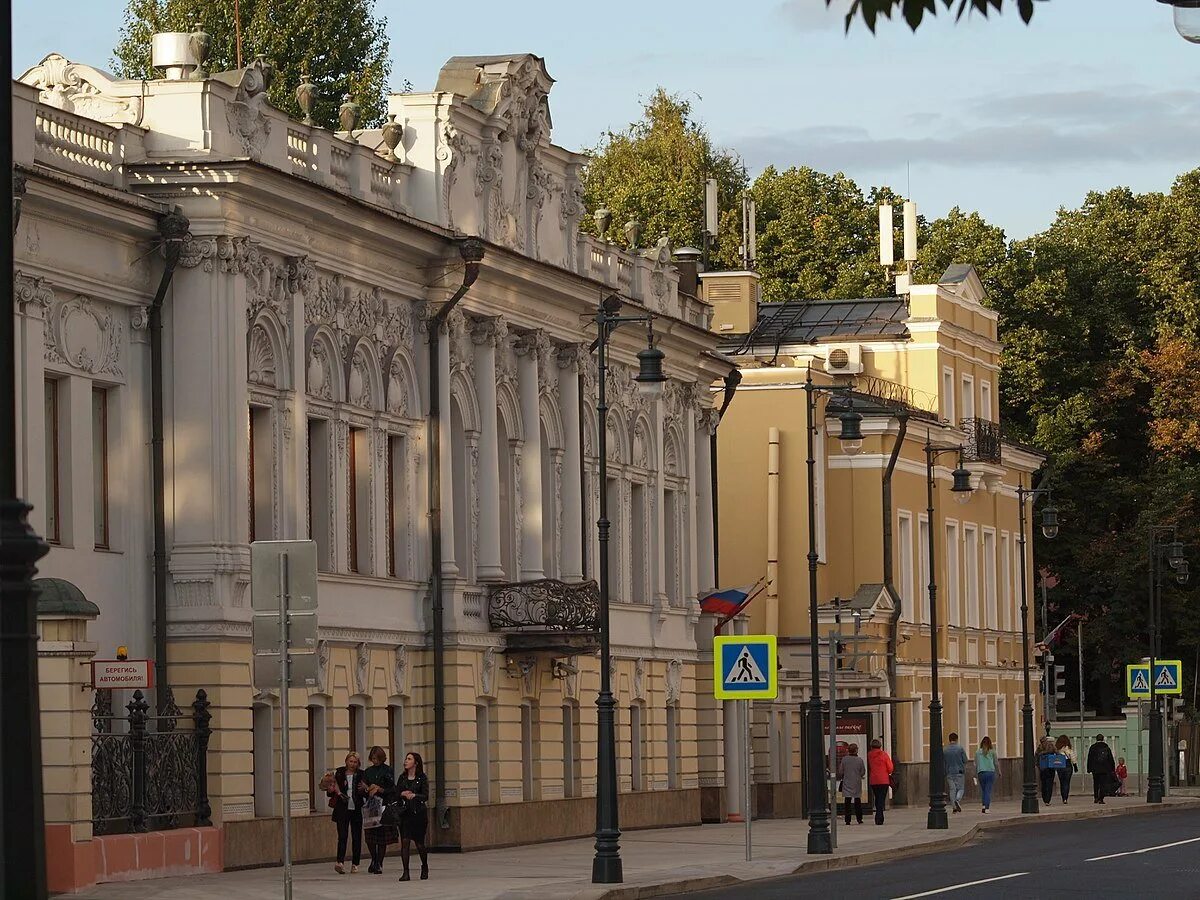 Пречистенка улица дома. Дом ученых на Пречистенке. Пречистенка в Москве. Пречистенка 16. Пречистенка 17 усадьба Дениса Давыдова.