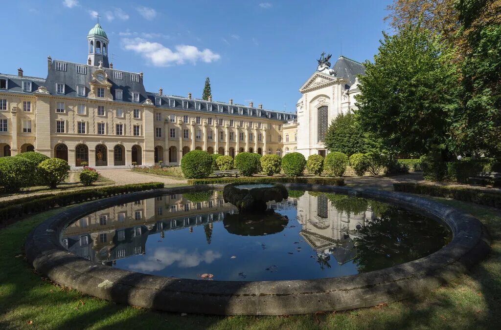 Исси-Ле-Мулино. Исси-Ле-Мулино Франция. Issy-les-Moulineaux Франция. Issy les Moulineaux город.