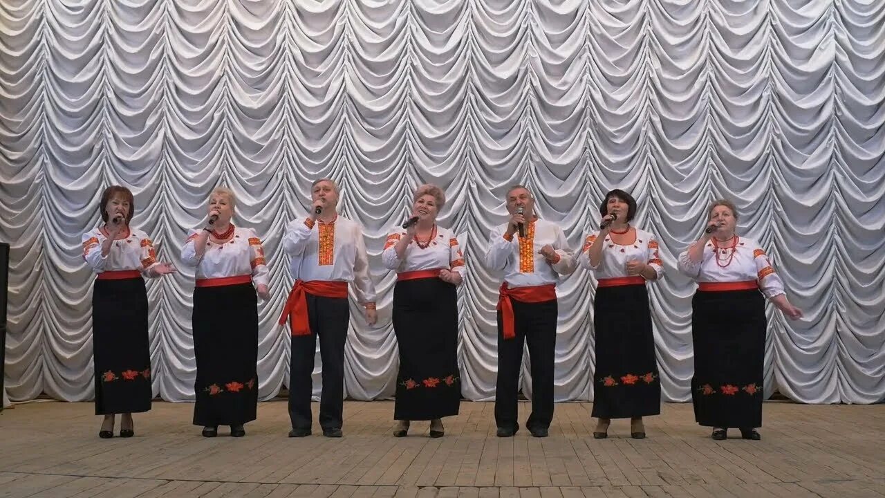 Театр пісні «джерела». Свитанок группа. Степом степом йшли у бій солдати. Песня веники хор. Ансамбль украинской песни.