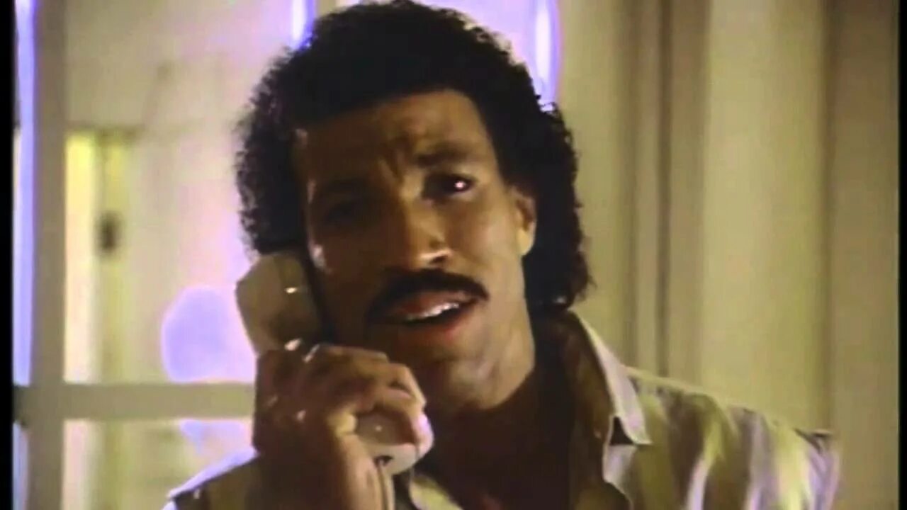 Hello is it me you looking for. Lionel Richie hello. Hello is it me u looking for собака.