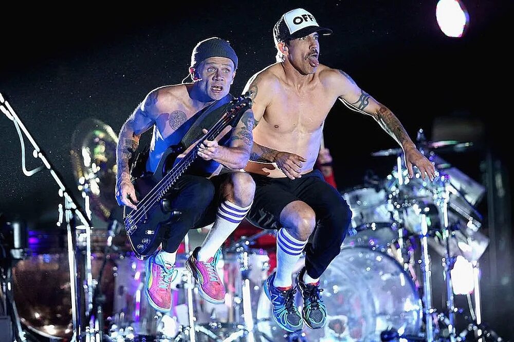 Группа red hot chili peppers. Ред хот чили пеперс. Энтони кидис 2022. Хот чилли пепперс. Группа red hot chili peppers альбомы 2022.