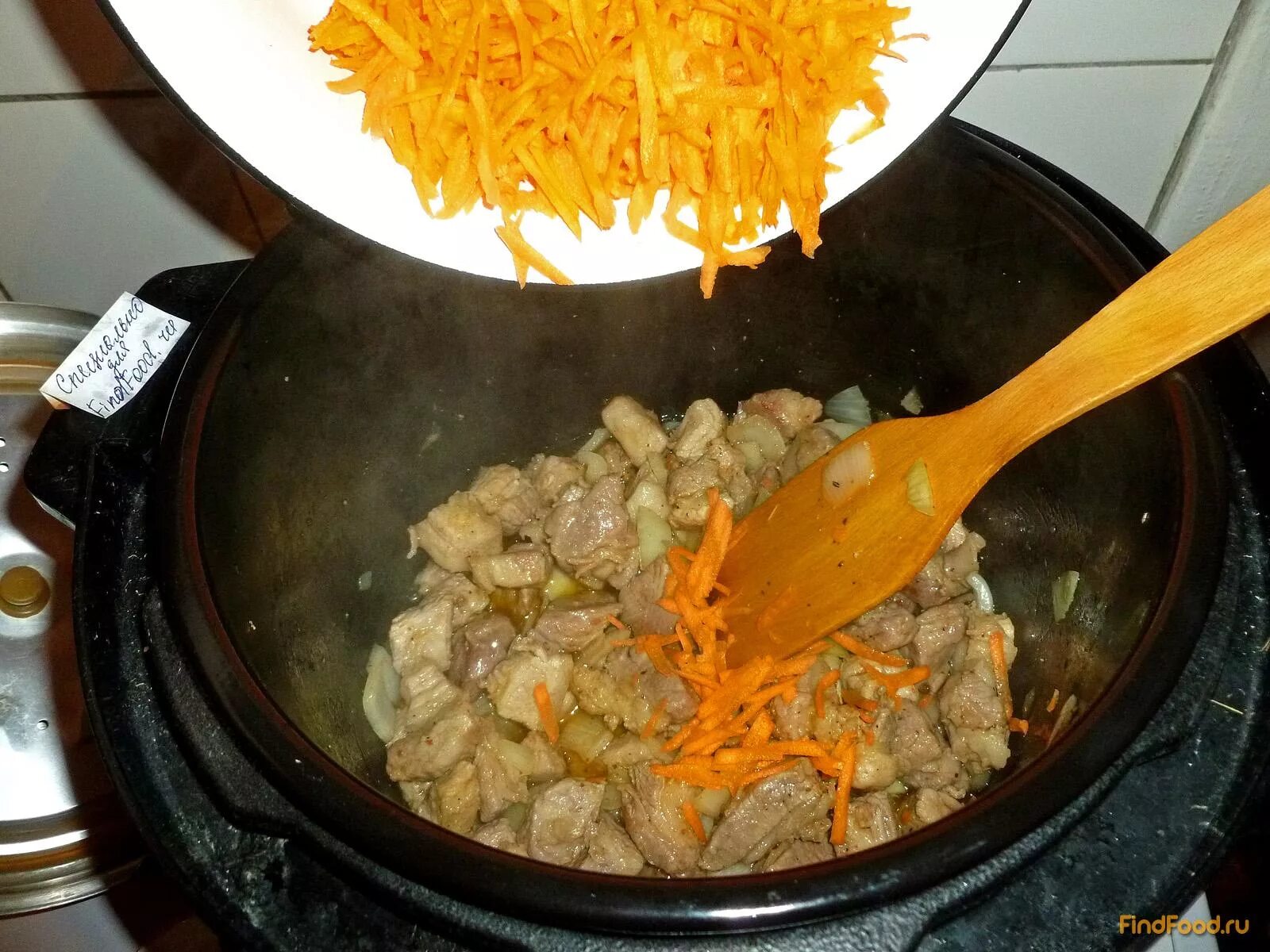 Плов из перловой крупы с мясом. Перловая каша с курицей. Плов с перловкой в мультиварке рецепты. Плов с перловкой в мультиварке рецепты. Плов с перловкой.