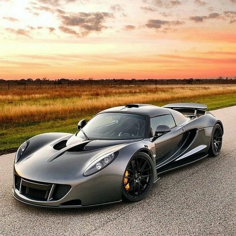 Big best cars. Хеннесси Веном. Hennessey Venom gt. Хеннесси Веном ГТ. Суперкар Хеннесси Веном.