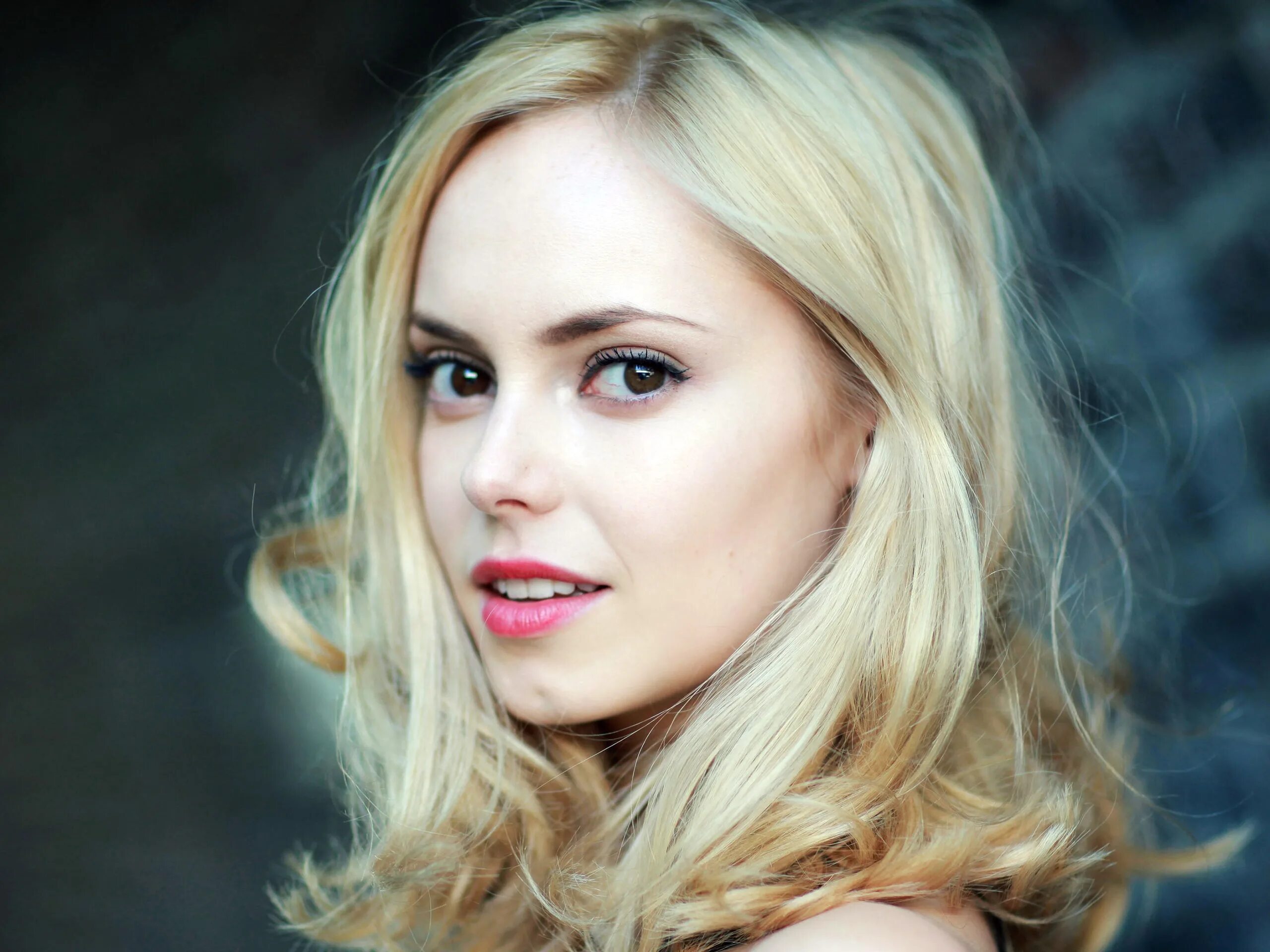 Hannah Tointon. Ханна Касулка. Ханна Додд Британская актриса.