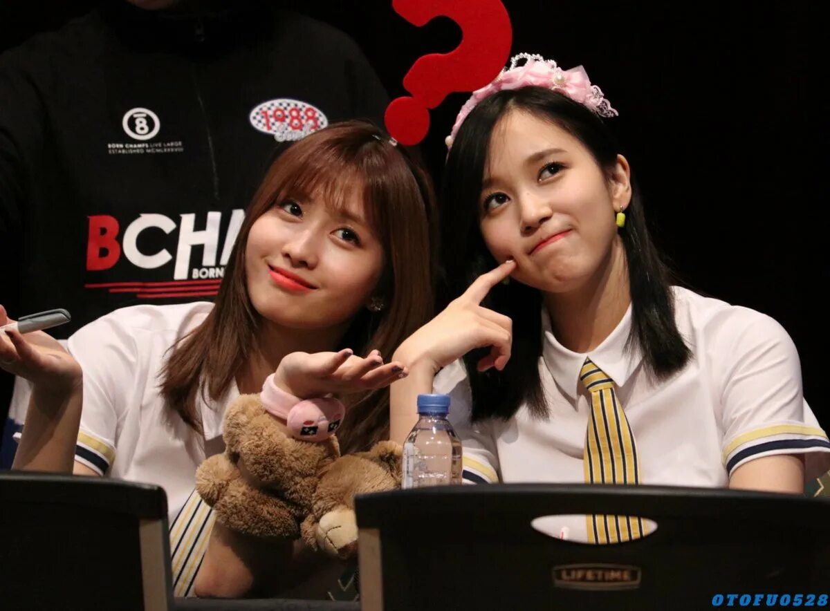 Мина мимо. Мимо твайс. мимо из твайс. twice mimo. mina and momo.