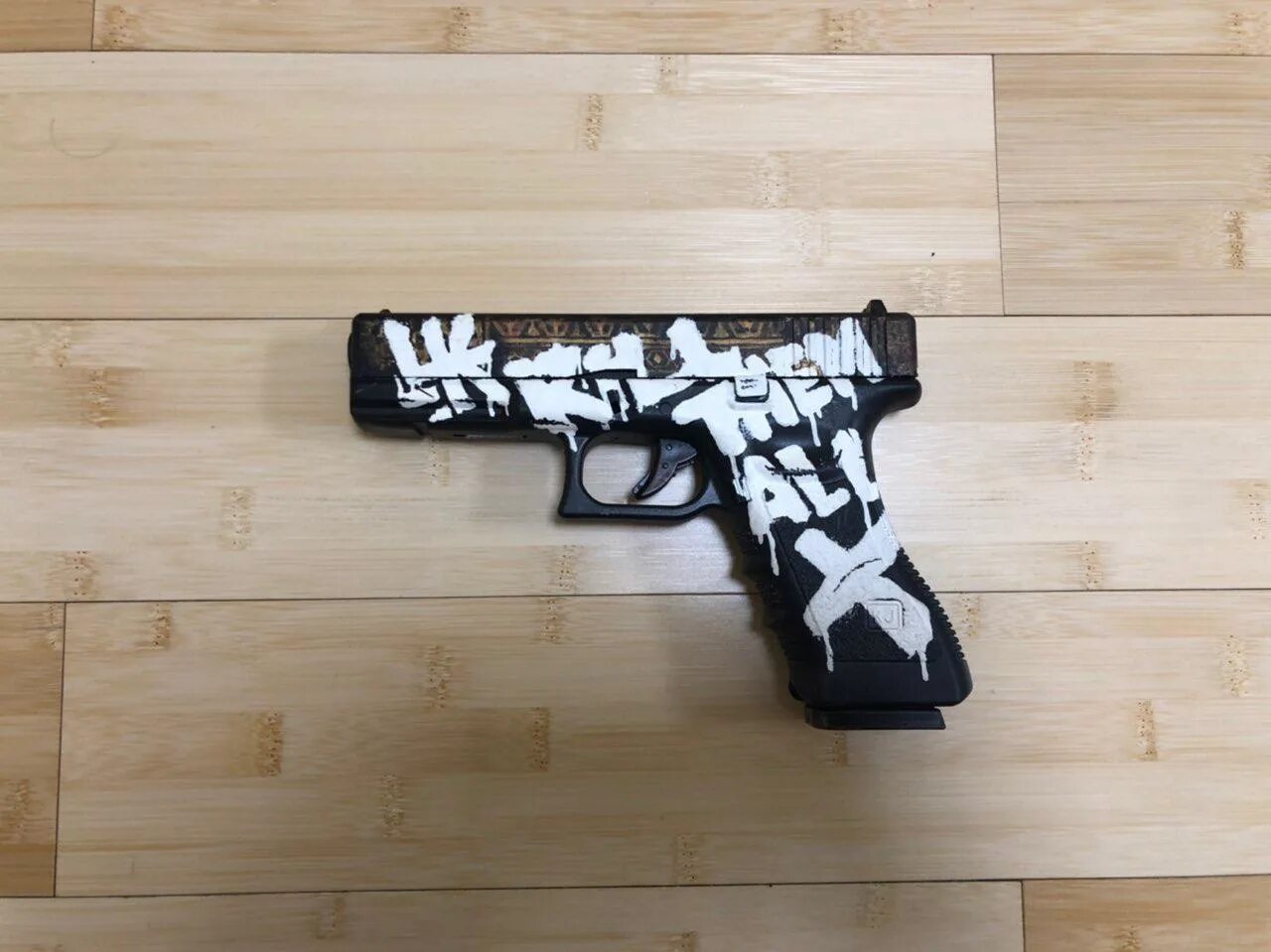 Glock пустынный повстанец. Глок wasteland rebel. глок пустынный повстанец. glock-18  пустынный повстанец.