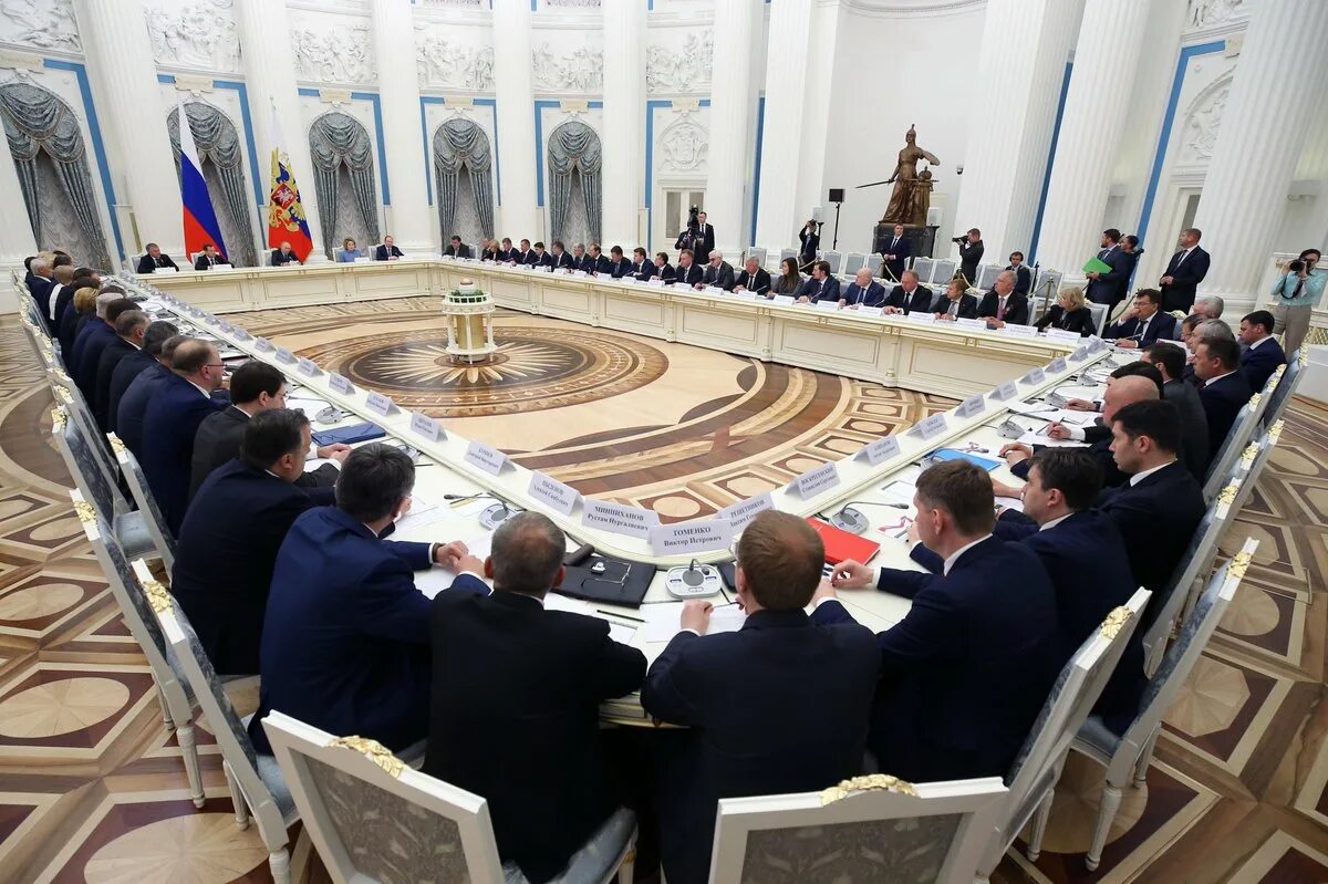 Заседание по стратегическому развитию и нацпроектам. Путин заседание совета по стратегическому развитию. совет при президенте российской федерации. президент совет правительство рф. зал заседаний правительства рф 2025.