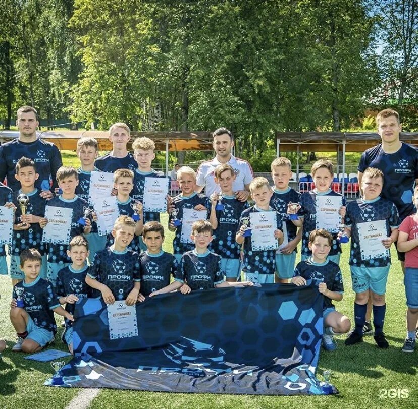 Эмблема футбольной школы. Новиков сергей михайлович пенза. Страница футбольного журнала. Профи футбол. 2021.