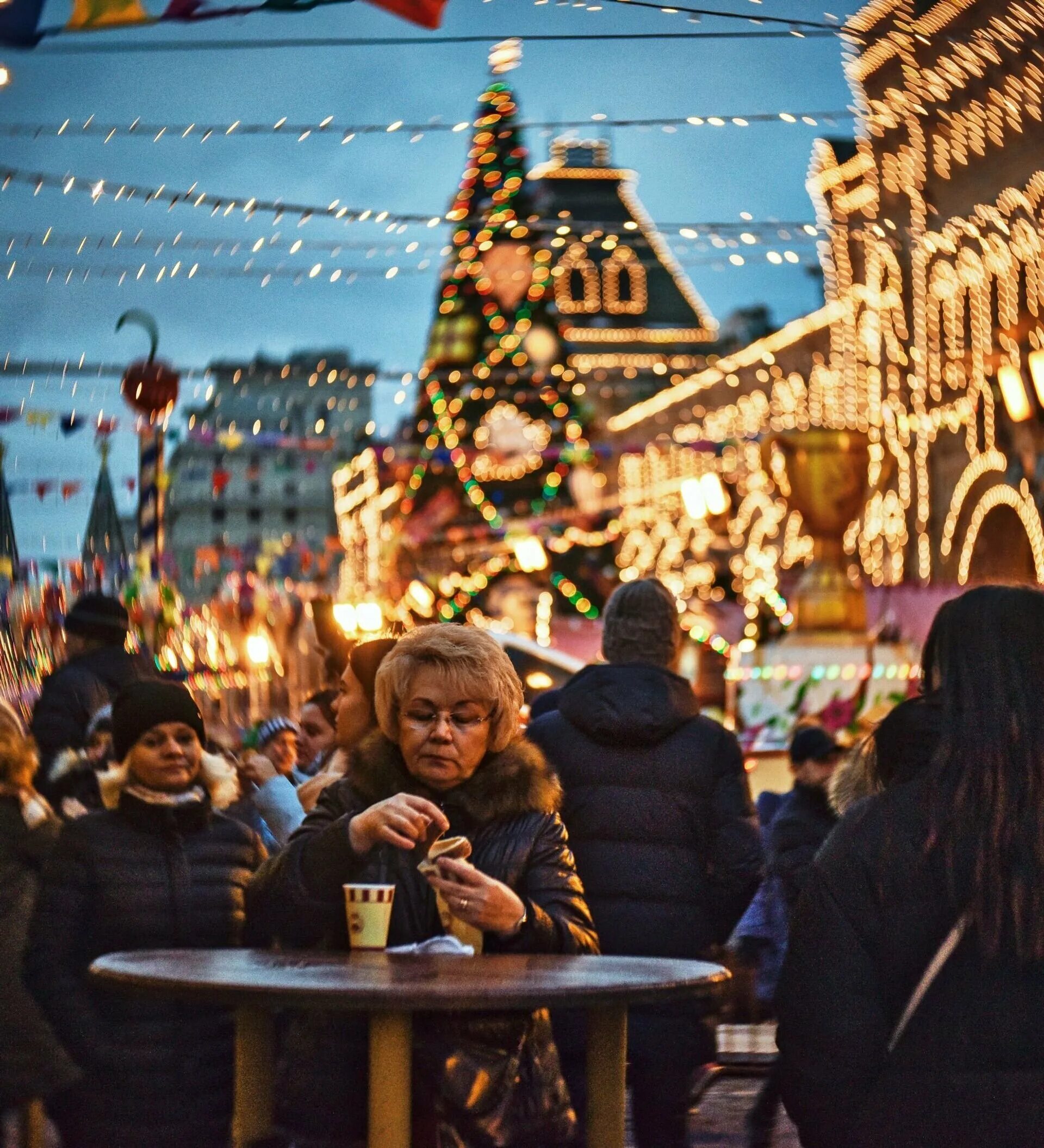 События новый год москва. Ярмарка в Москве на красной площади. Красная площадь Москва ярмарка ГУМ. Ярмарка на красной площади 2023. Новогодняя ярмарка.