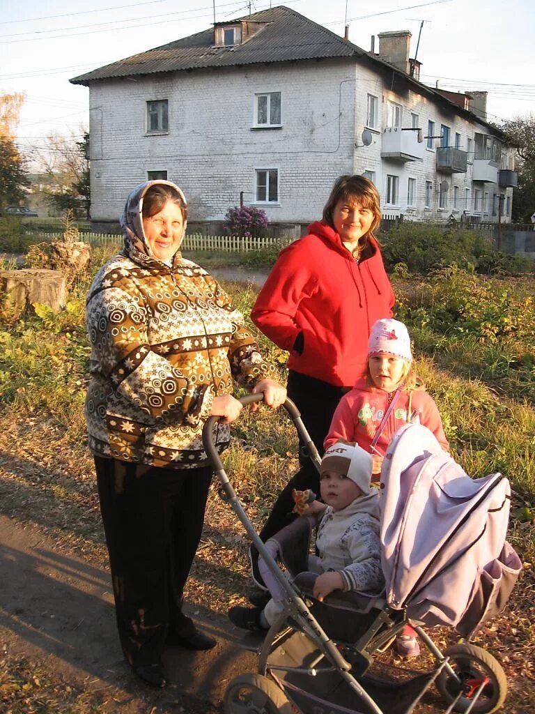 Погода долгое орловской области на 14. Фенин Андрей Кромы Орловская обл. Деревня долгое Орловская область. Население долгое Орловской области. Поселок долгое Орловская область население.