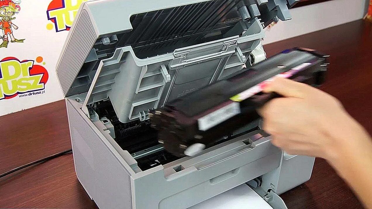 Как вставить в принтер. Картридж для принтера scx 3400. принтер самсунг 101s. вытащить картридж из принтера самсунг. замена картриджа в samsung scx-3400.