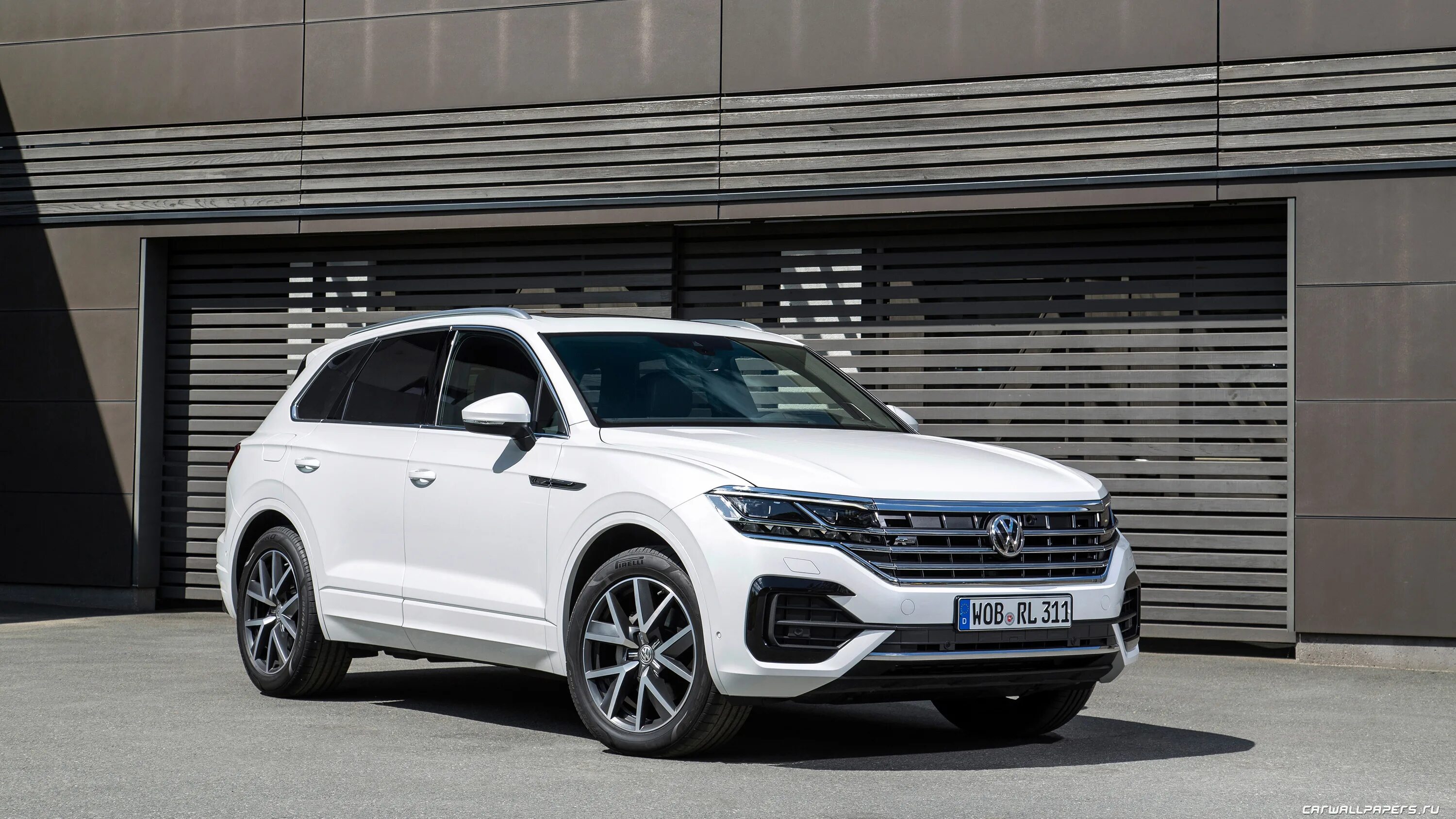 Volkswagen touareg r. Volkswagen Touareg 2018 r-line. Volkswagen Touareg r-line 2019. Volkswagen Touareg 2021 r line. Volkswagen Touareg 2020 r line.