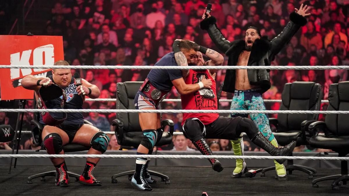 Wwe русская 545tv. Сет Роллинс Мондей Найт миссия. WWE Alfa Academy. Kevin Owens vs Stone Cold. Monday Night Raw 2013.