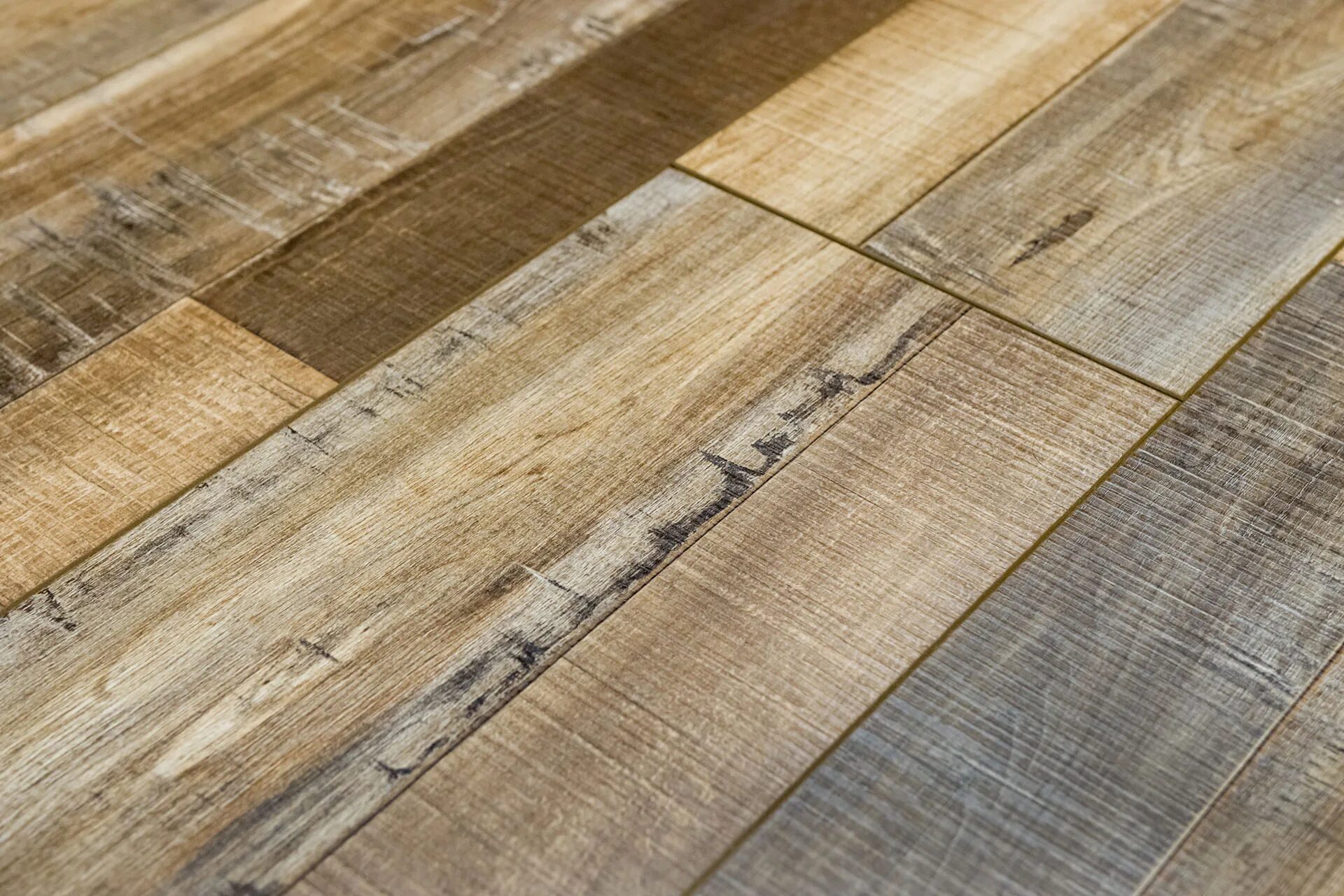 Ламинат в бохо стиле. Перонда керамогранит. Ламинат boho kitsch. Ламинат boho design collection kitsch. Плетеный коврик.