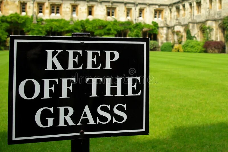 Off как переводится с английского. Keep off the grass sign. Табличка Оксфорд. Keep off. Картины keep off.