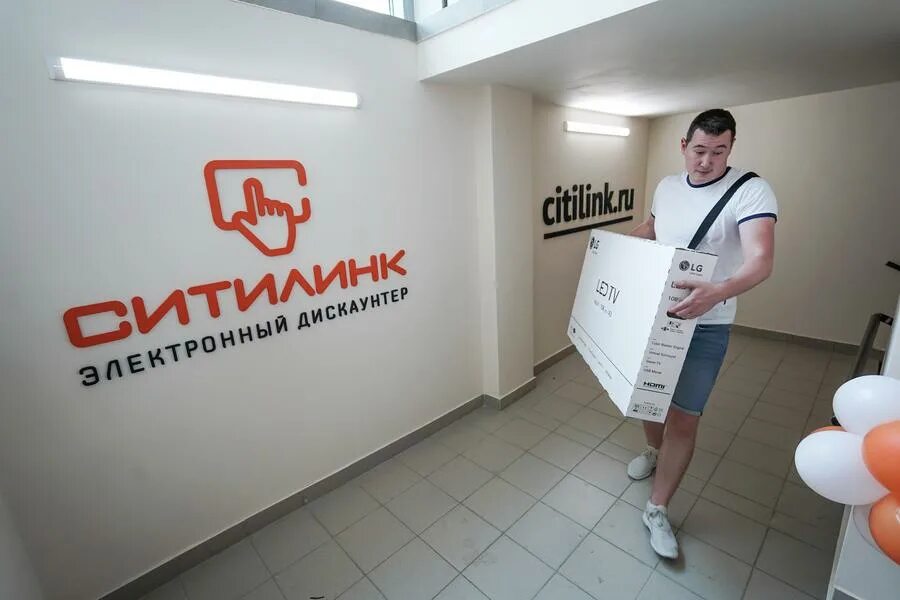 Ситилинк реклама. Продавец Ситилинк. Ситилинк билборд. Ситилинк доставка.