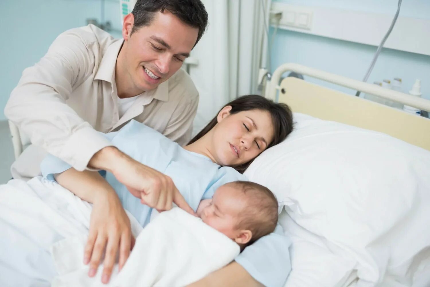 роженица с новорожденным ребенком. самый молодой маме в мире. ильда трухильо беременная. старородящие женщины возраст. рождение ребенка в молодом возрасте.