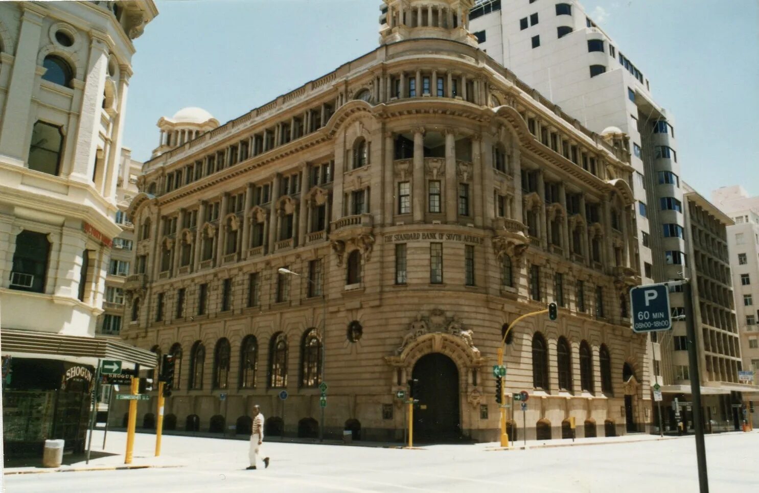 Здание банка. Йоханнесбург старинные здания. Здание банка OCBC. Мейс банк Билдинг.