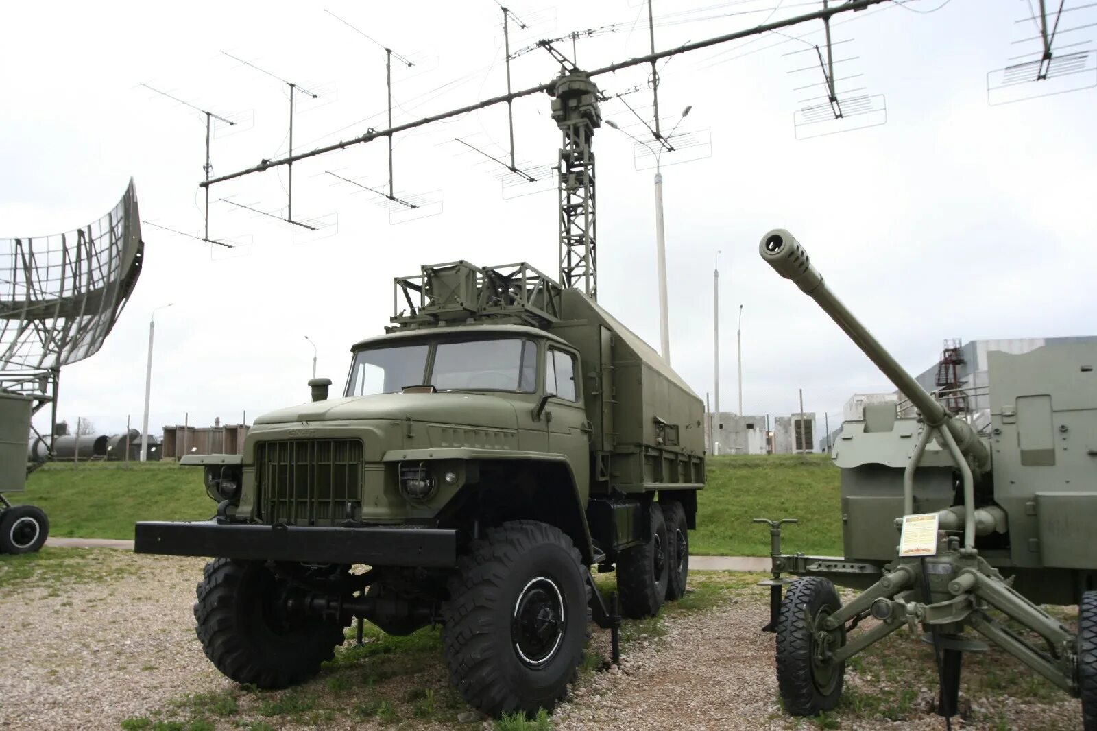 РЛС П-18. P-18 Radar. РЛС П-18 малахит. П-18 радиолокационная станция.