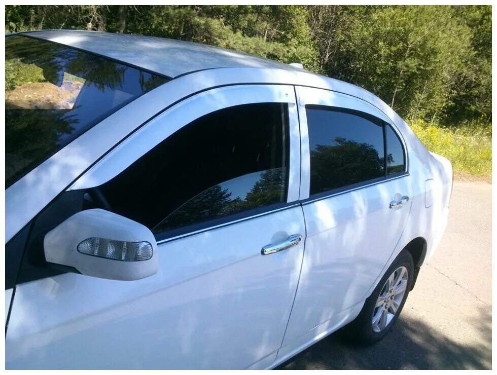 белые дефлекторы. дефлекторы киа церато 3. деф. дефлекторы окон acrilauto vad kip-00001384. дефлектор на окна автомобиля киа церато 3.