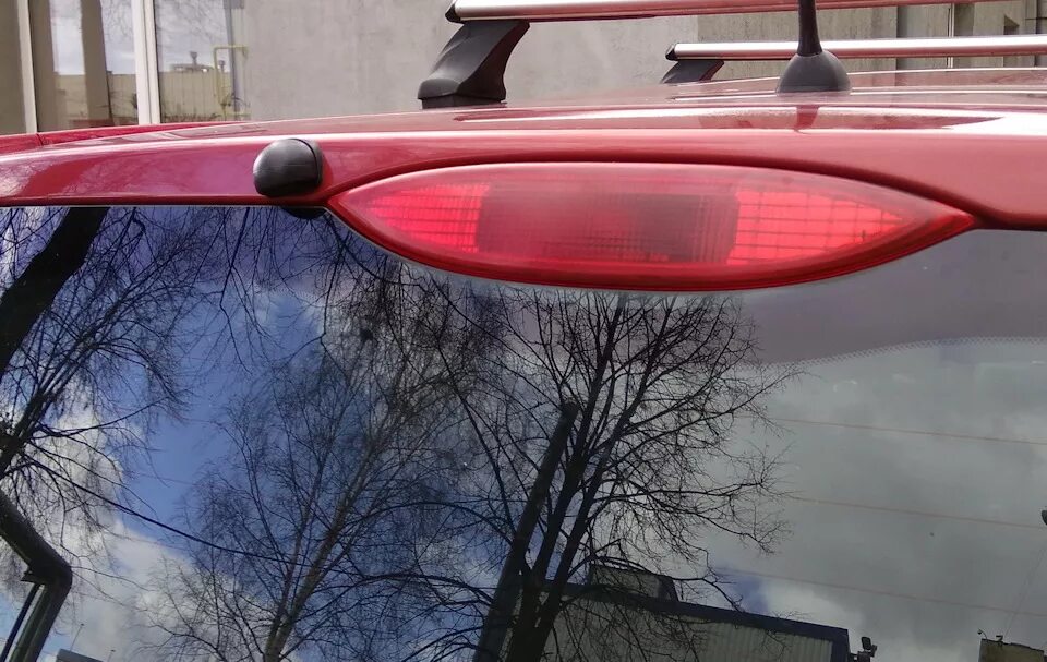Ниссан ноут как снять задний стоп Меняем лампочки в задних фонарях Nissan Note (1G), 1,4 л, 2007 года своими рук