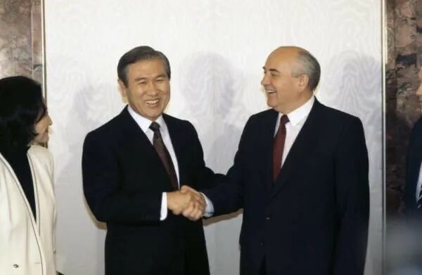 Восстановить дипломатические отношения. 30 Сентября 1990 Южная Корея и Россия. Южная Корея РО дэ у. РО дэ у и Горбачев. Южная Корея в 1992 году.