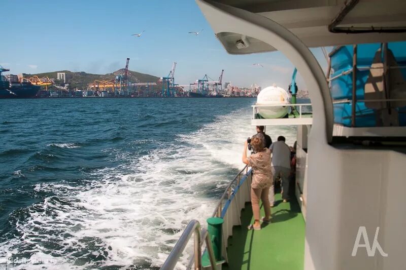 Экскурсии во владивостоке. Морские экскурсии владивосток. морские прогулки владивосток. владивосток в августе. морская прогулка по владивостоку.
