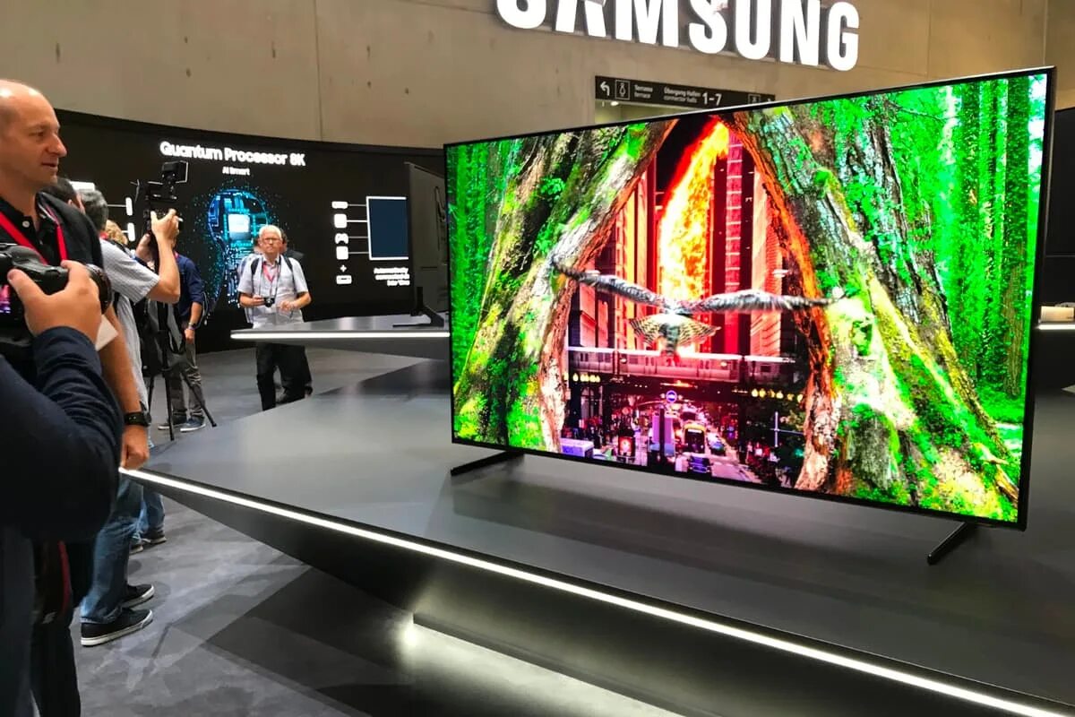 Какие хорошие телевизоры в 2023 году. Samsung QLED 8k 2018. Samsung QLED TV 8k 2022. Самсунг QLED 8k 57дюмов. Samsung Neo QLED 8k.