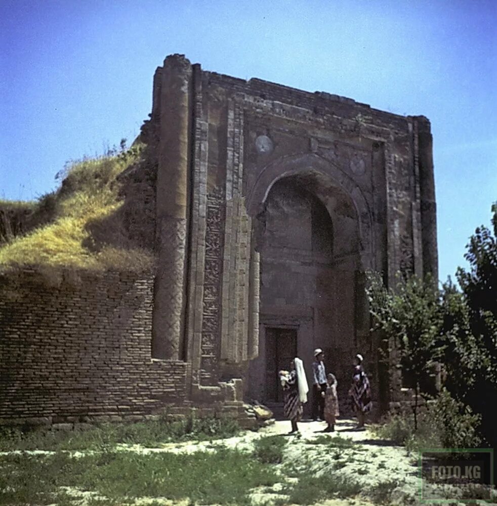 узгенские мавзолеи караханидов. мавзолей караханидов в узгене. узгенский комплекс. айша биби и бабаджи хатун. мунара узген киргизия.