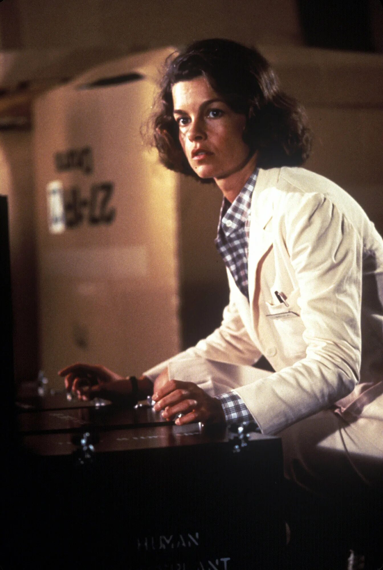 Кома актриса. Кома актриса. Кристиан бюжо. Coma 1978. Кома актриса.