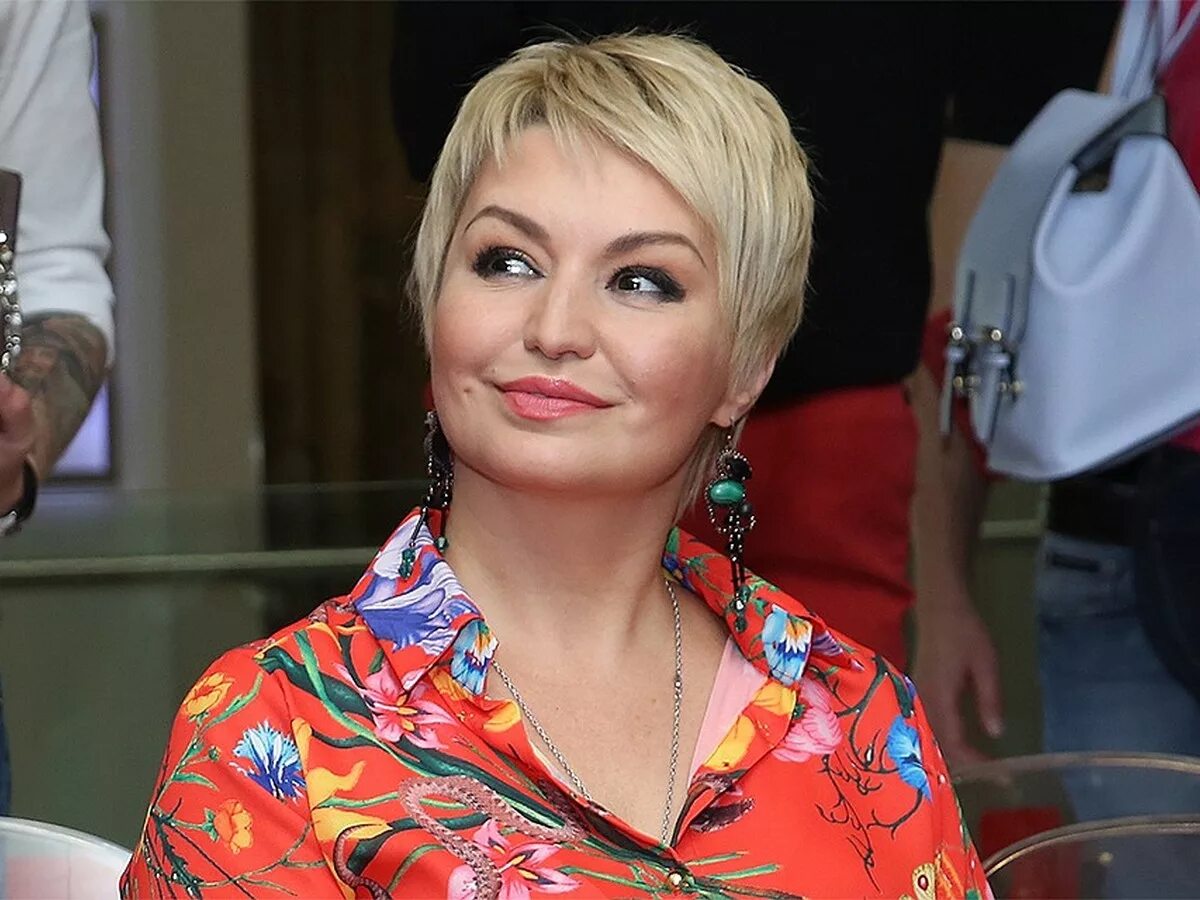 Катя лель сейчас. Катя лель ютуб. Стрижка кати лель 2021. Катя лель 2001. Катя лель.