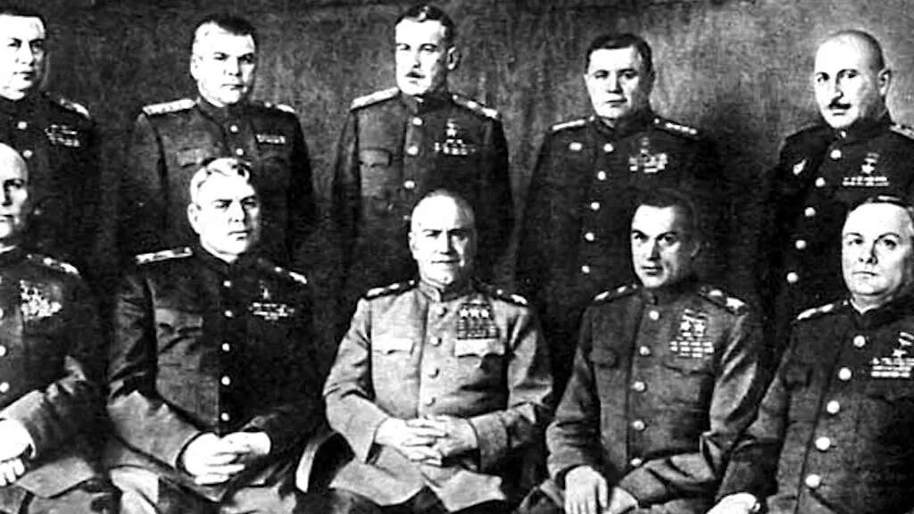 Первый маршал великой отечественной. Маршалы советского союза конев, жуков и василевский. жуков рокоссовский баграмян. маршалы победы жуков, рокоссовский конев.