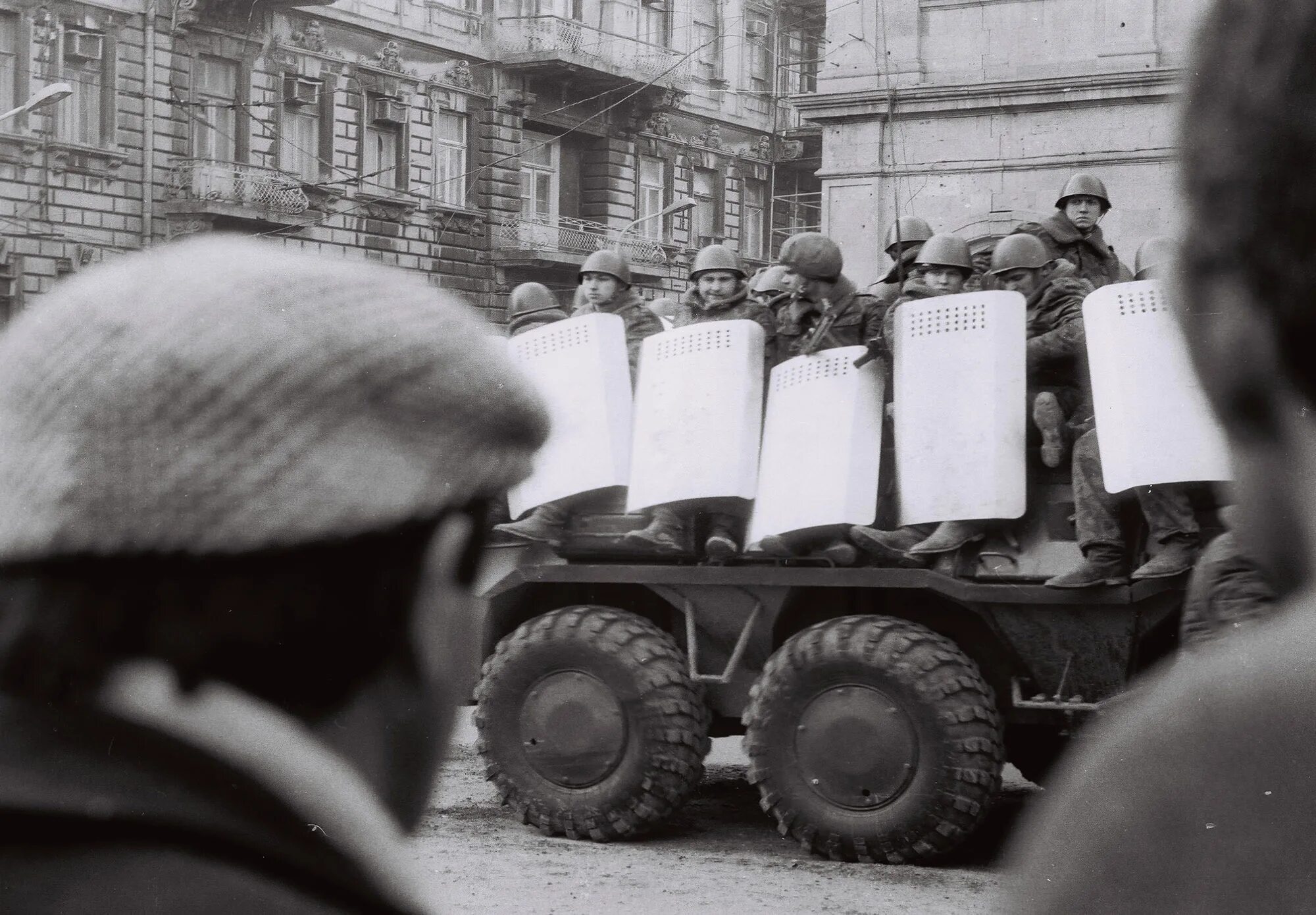 Баку сальянские казармы 1990. Кровавый январь в баку 1990. Баку январь 1990. Баку январь 1990. Кровавый январь в баку 1990.