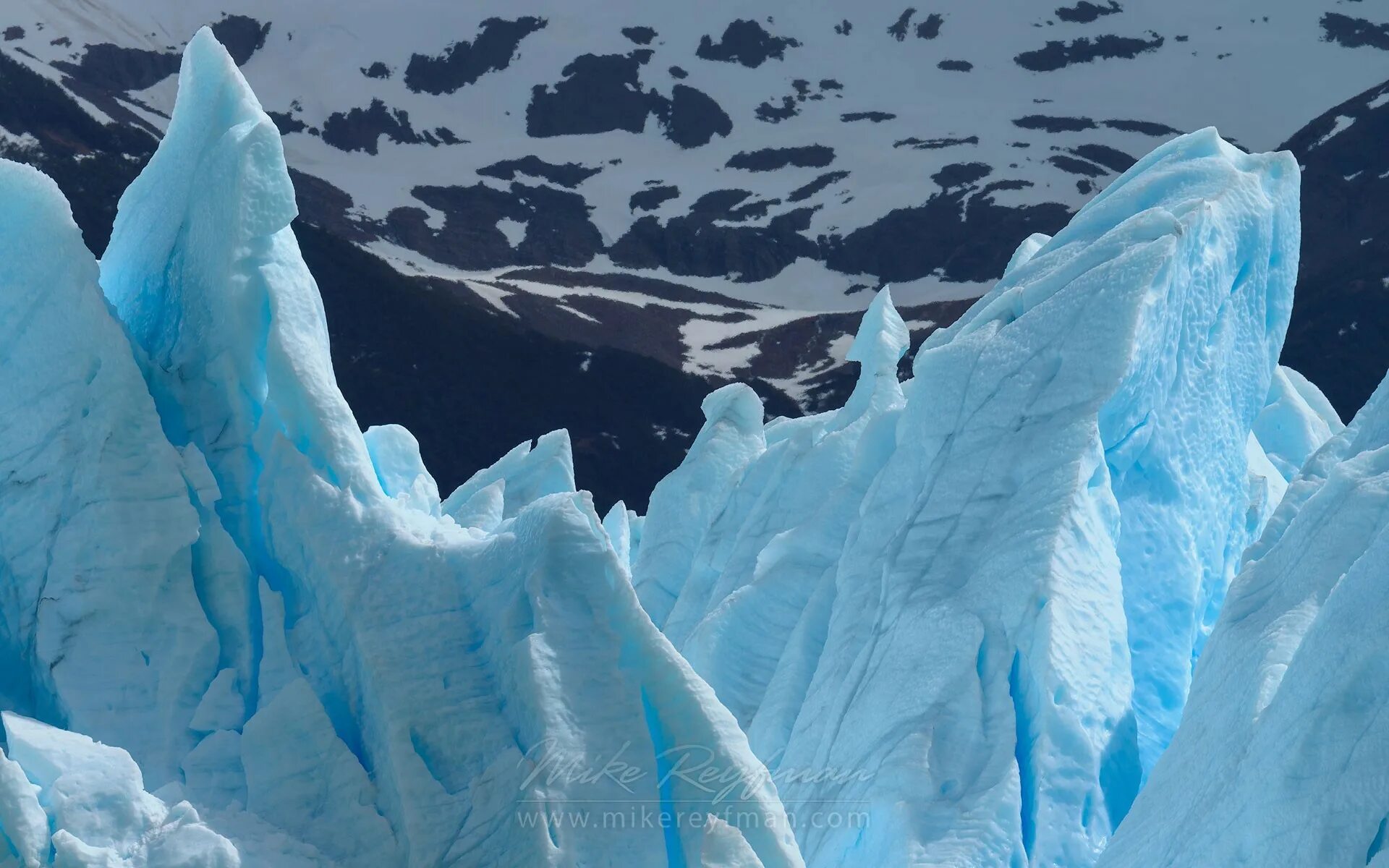 Лед снизу. Голубые ледники Перито-Морено. Ледник Голубина. Ледник Ронгбук. Ледяной хребет.