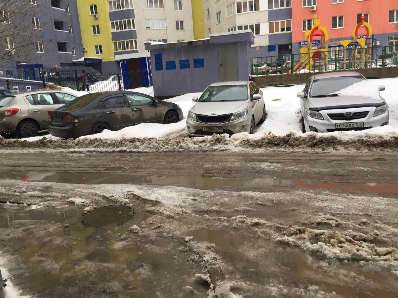 Новости сипайлово уфа. Снег в уфе. сугробы в уфе. снегопад в уфе. заснеженная уфа.