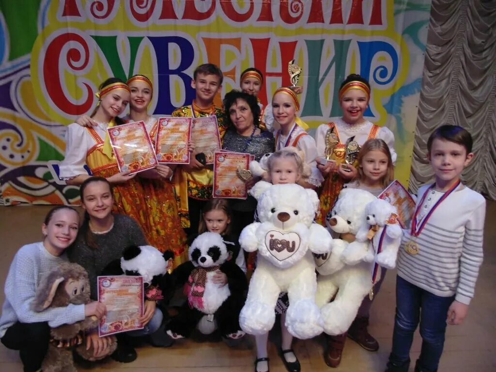 счастье детям ансамбль. адмирал рубцовск радуга. фестиваль национальных культур. костюмы для вокальной группы дети. детский хит парад.