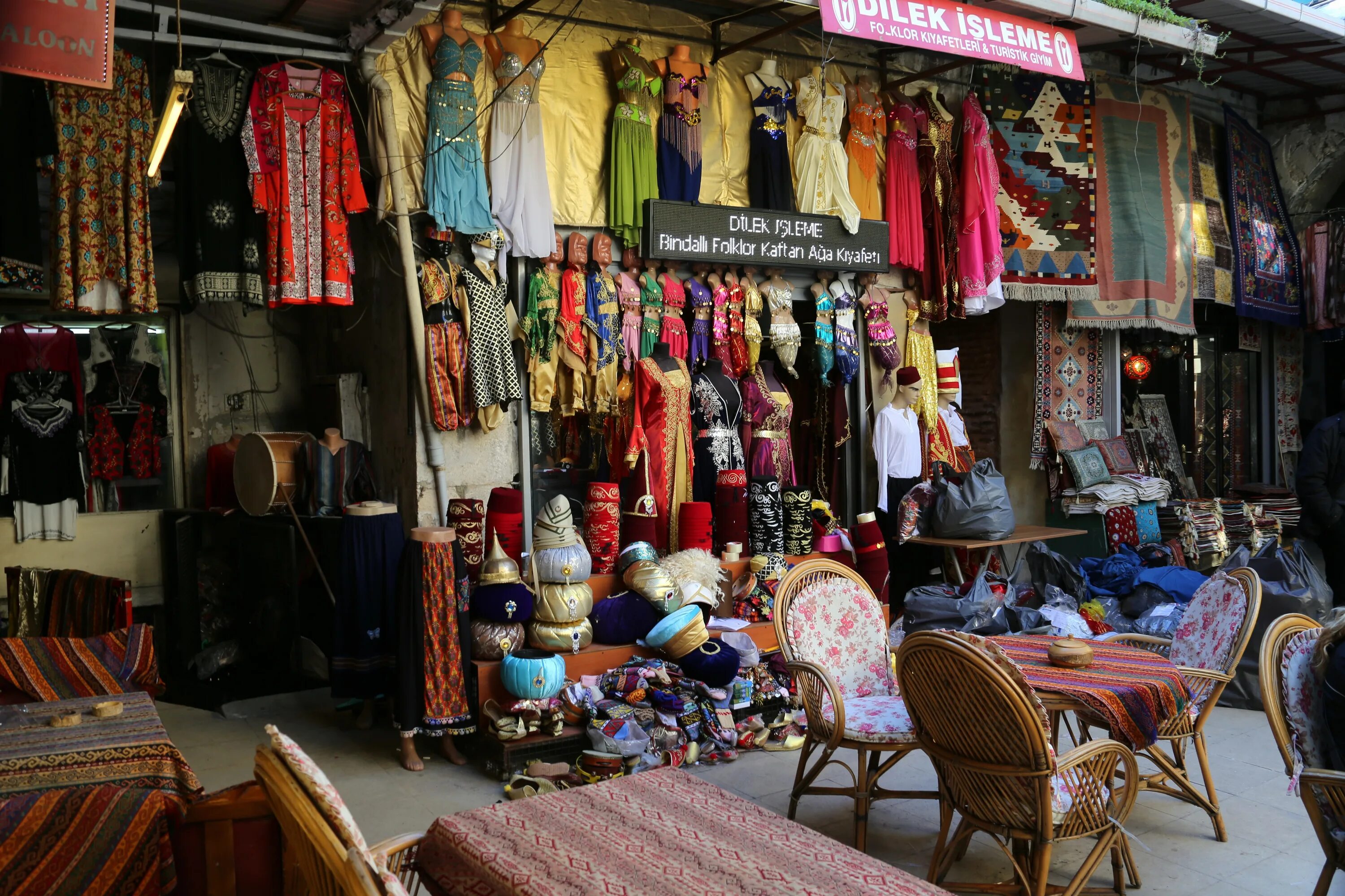 Базар интернет магазин. Рынок в Стамбуле Гранд базар одежда. Стамбул рынок вещевой. Трабзон Турция рынок. Стамбул базар Трабзон.