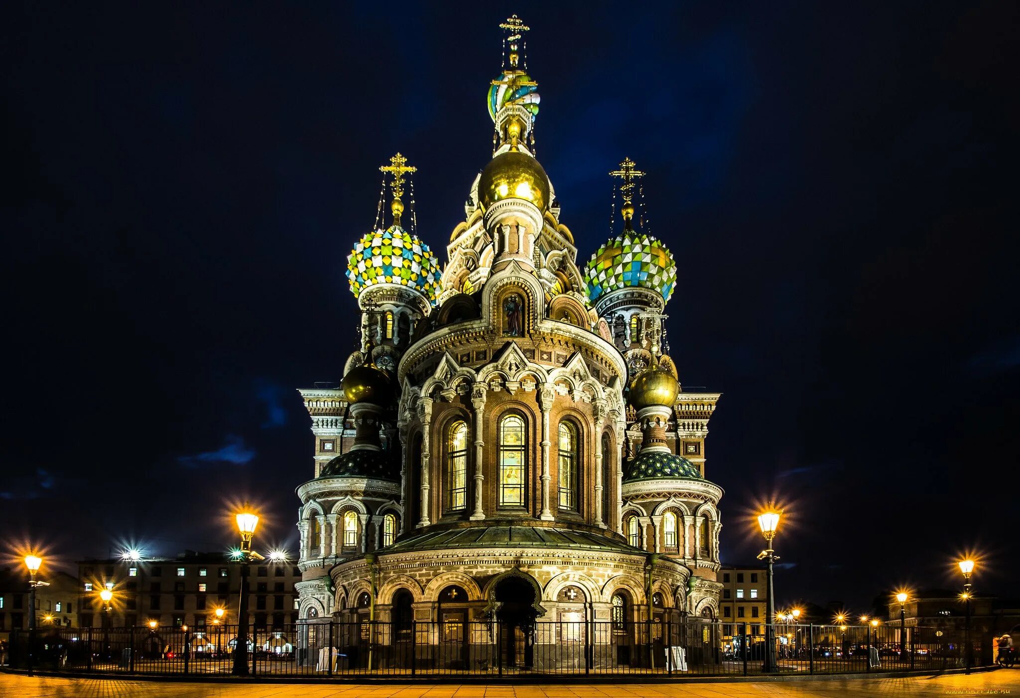 Православная церковь телефон. Церковь на Неве в Санкт-Петербурге. Ночной Питер храм.