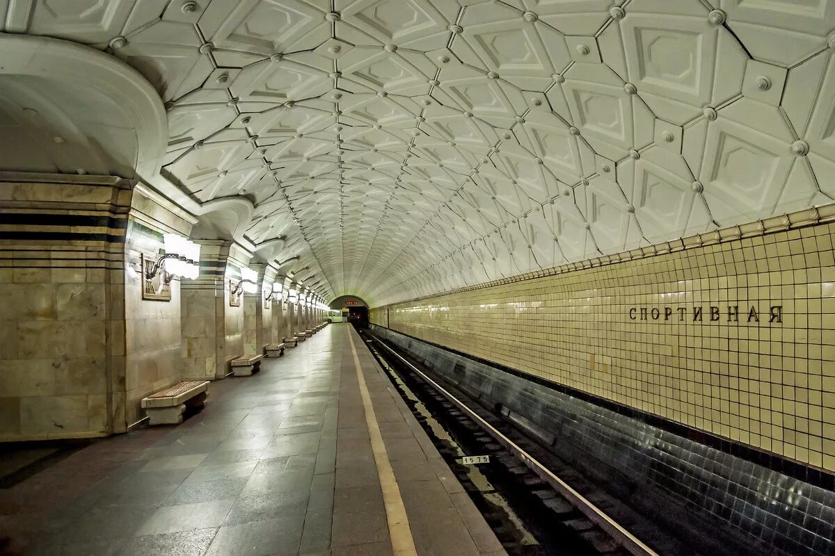 спортивная линия метро. спортивная линия метро. станция спортивная санкт-петербург траволатор. петербургский метрополитен чкаловская. спортивная станция метро мск.