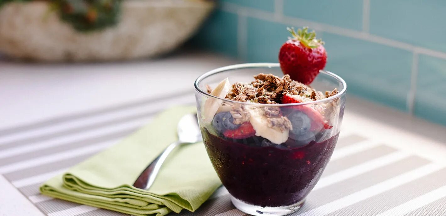 Блюдо асаи в турции рецепт с фото Sunshine Açaí Bowl Wholehearted Eats Raw food recipes breakfast, Acai bowls re