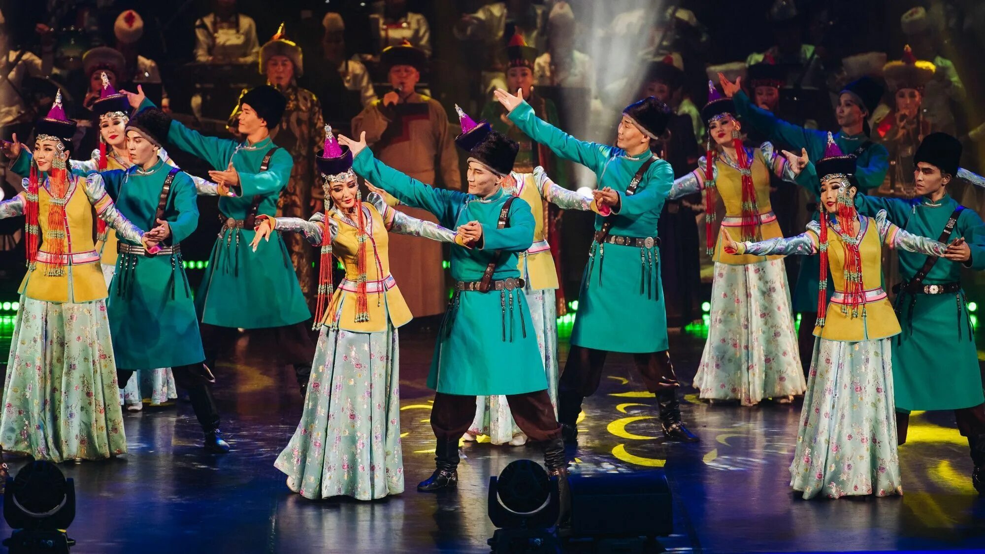 Театр песни и танца байкал. Театр Байкал Улан-Удэ. Театр танца Байкал Улан-Удэ. Театр Байкал артисты.