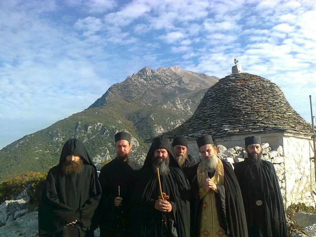 Святая гора Афон монахи. Святая гора Афон монастыри монахи. Монах Салафиил Филипьев. Скуфья монашеская Афон.