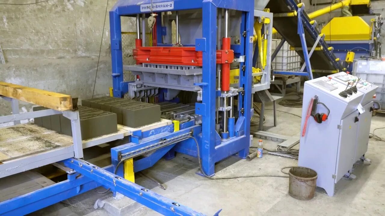 Рифей часы работы. Вибропресс рифей буран 2а. станок рифей буран 2. златоуст завод стройтехника рифей. вибропресс рифей 05м1.
